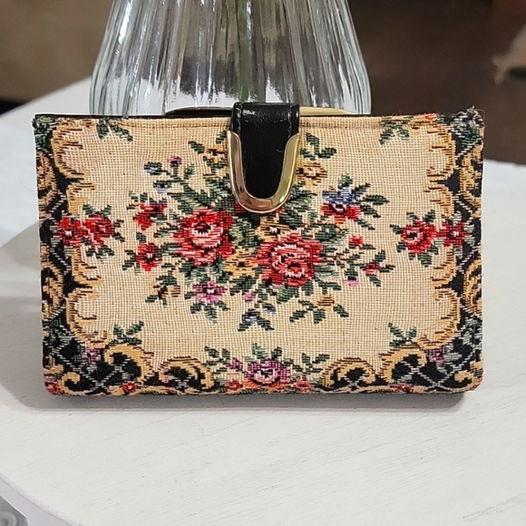 McDuff Handbags - McDuff Made in Japan Vintage Floral Tapestry Wallet Mini Clutch